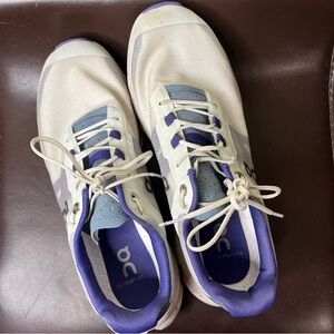 On Cloud Running Sneaker